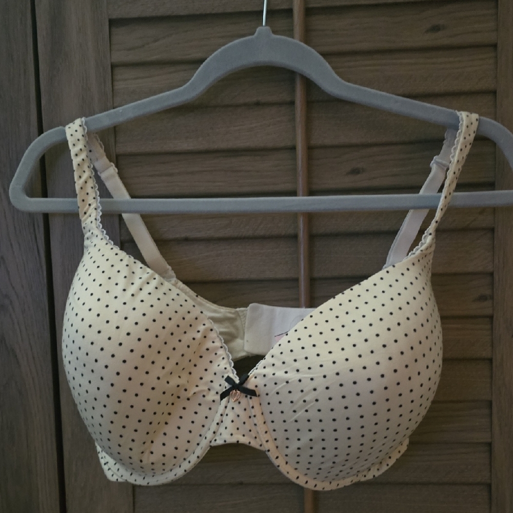 Victoria's Secret Cream and Black Dot Bra 36DDD